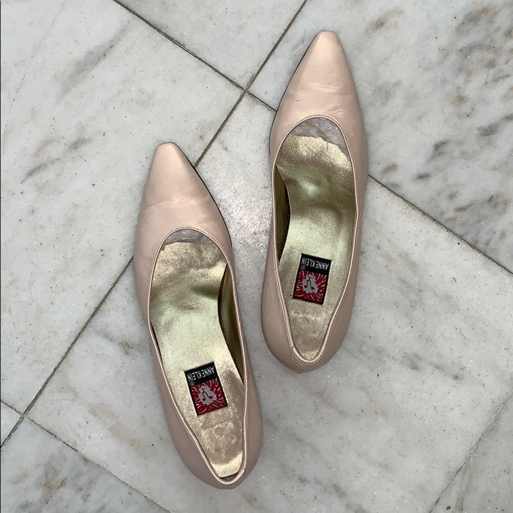 EUC ANNE KLEIN Leather Kitten Heels